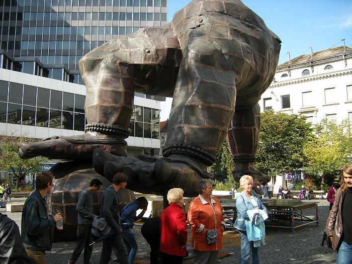 DSCF4435  Riesenskulptur Tree Legende Budda